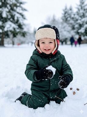 NWT Winter Black & Red Plaid  Trapear Hat with Sherpa Lining & Black Mittens❤️